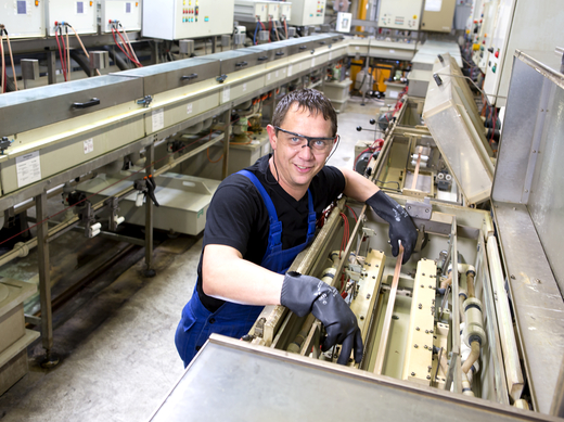 Leictreaplátáil ag ept